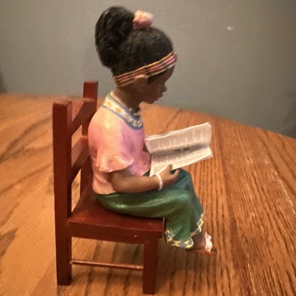 Young's Treasures Of The Heart Boy Girl Sitting Reading African American Vintage - Picture 11 of 12